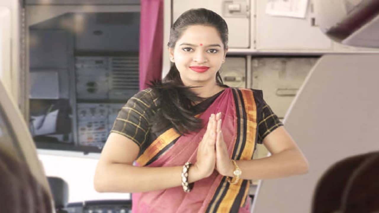 Airline Fashion: শাড়ি থেকে স্নিকার্স, যে ভাবে ফ্যাশান বিপ্লব এসেছে এয়ারলাইন্সে