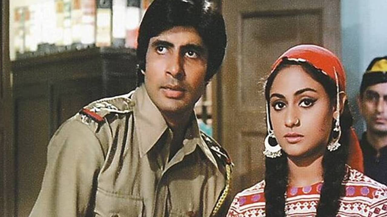 Retro Gossip: অমিতাভকে দেখামাত্রই ঝাঁপিয়ে পড়লেন পরিচালক, ধর্মেন্দ্র হারালেন ‘জ়ঞ্জির’-এর অফার