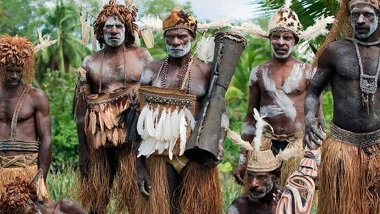 Cannibalism: মানুষের মাথা কেটে রোস্ট করে খান এই জনগোষ্ঠীর লোকেরা! খুলি দিয়ে বানান বাটি