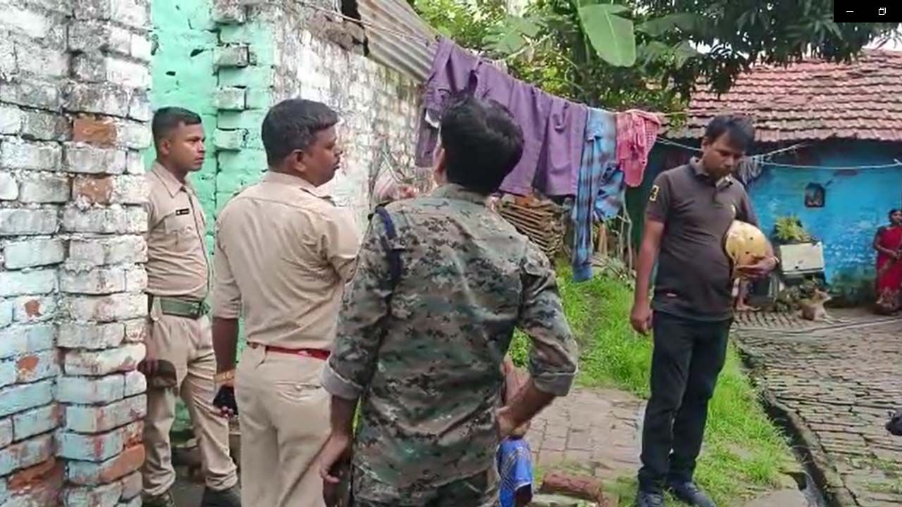 Bomb Recovery: ফের বোমা বিস্ফোরণে কাঁপল ভাটপাড়া, উদ্ধার বেশ কিছু তাজা বোমা