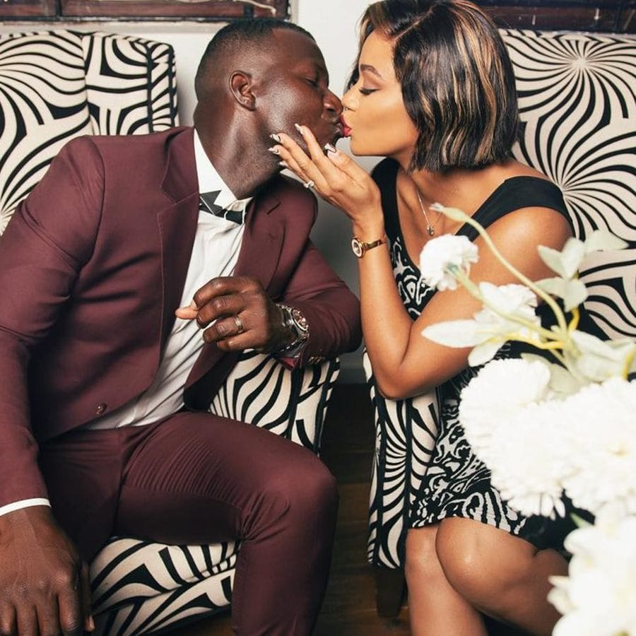 জমিয়ে সেন্ট লুসিয়া কার্নিভ্যাল উপভোগ করছেন ওয়েস্ট ইন্ডিজের প্রাক্তন অধিনায়ক ড্যারেন সামি। উৎসবের মরসুমে স্ত্রী ড্যানিয়েলের সঙ্গে ফোটোশুট করলেন। সামির ইনস্টাগ্রামে ছবিগুলি জ্বলজ্বল করছে। বাইশ গজের বাইরে অন্যরূপে ধরা দিলেন ড্যারেন সামি। (ছবি:ইনস্টাগ্রাম)