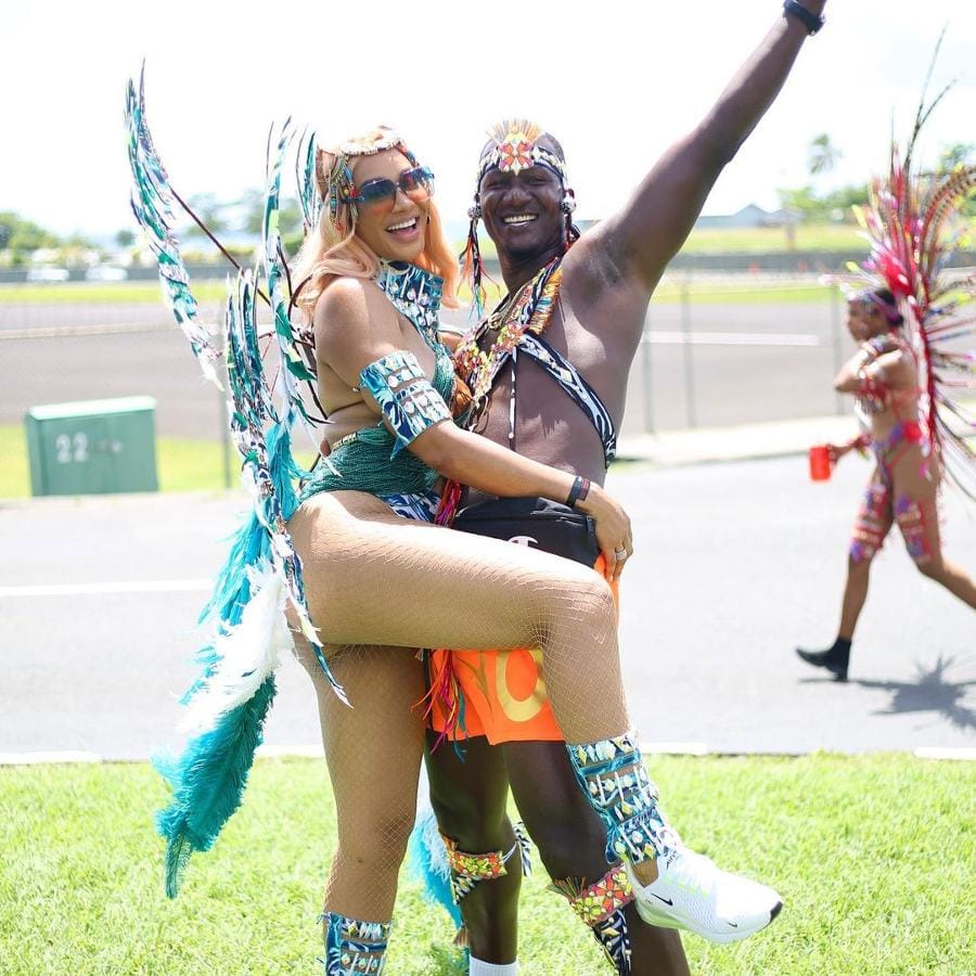 ওয়েস্ট ইন্ডিজের অন্যতম সফল অধিনায়কদের মধ্যে একজন ৩৮ বছরের ড্যারেন সামি। তাঁর নেতৃত্বে ২০১২ এবং ২০১৬ সালে টি-২০ বিশ্বকাপ জেতে ক্যারিবিয়ানরা। তা সত্ত্বেও কেরিয়ারে যথেষ্ট চড়াই-উতরাই দেখেছেন। বহুদিন হল জাতীয় দলে খেলেন না। তবে এই সফরে সবসময় পাশে থেকেছেন স্ত্রী ক্যাথি ড্যানিয়েল।(ছবি:ইনস্টাগ্রাম)