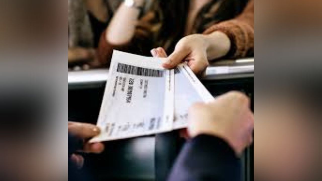 Flight Tickets: কম দামে বিমানের টিকিট কাটতে চান? এই পদ্ধতি অনুসরণ করলেই অনেক সস্তায় পাবেন টিকিট