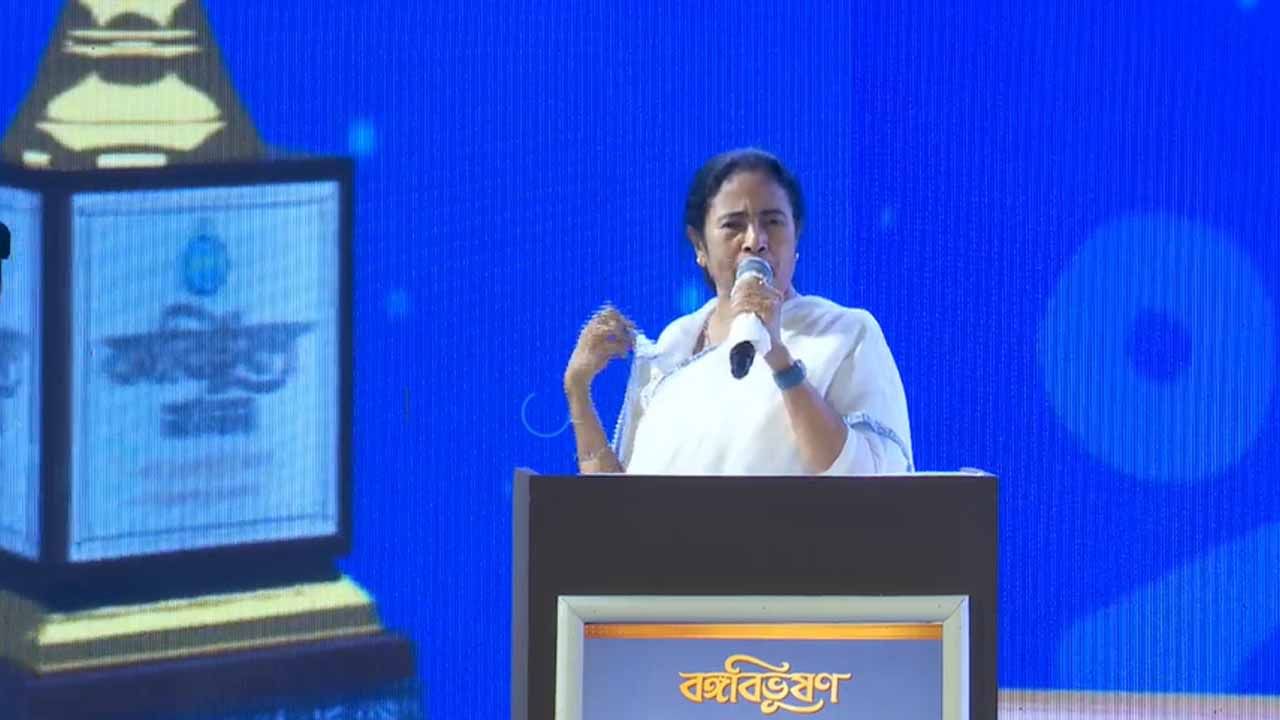 Mamata Banerjee: 'কেন ভুবনেশ্বরে নিয়ে যেতে হল? কেন্দ্রের হলেই সব সাধু?', পার্থ-র গ্রেফতারির পর মুখ খুললেন মমতা