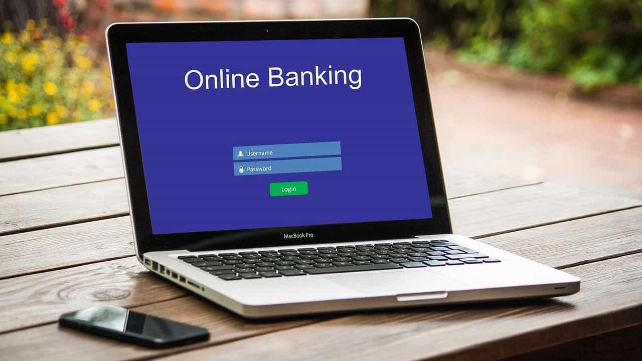 Banking Tips: আরও ধূর্ত হচ্ছে প্রতারকরা, অনলাইনে আপনার ব্যাঙ্ক অ্যাকাউন্ট কীভাবে সুরক্ষিত রাখবেন, জানেন?