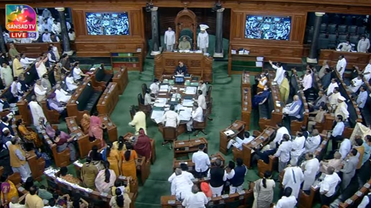 Parliament Protest: 'মুখ ফসকে' দ্রৌপদী মুর্মুকে 'রাষ্ট্রপত্নী' উল্লেখ অধীরের, ক্ষমা চাওয়ার দাবিতে সরব কেন্দ্রীয় মন্ত্রীরা, উত্তাল সংসদ