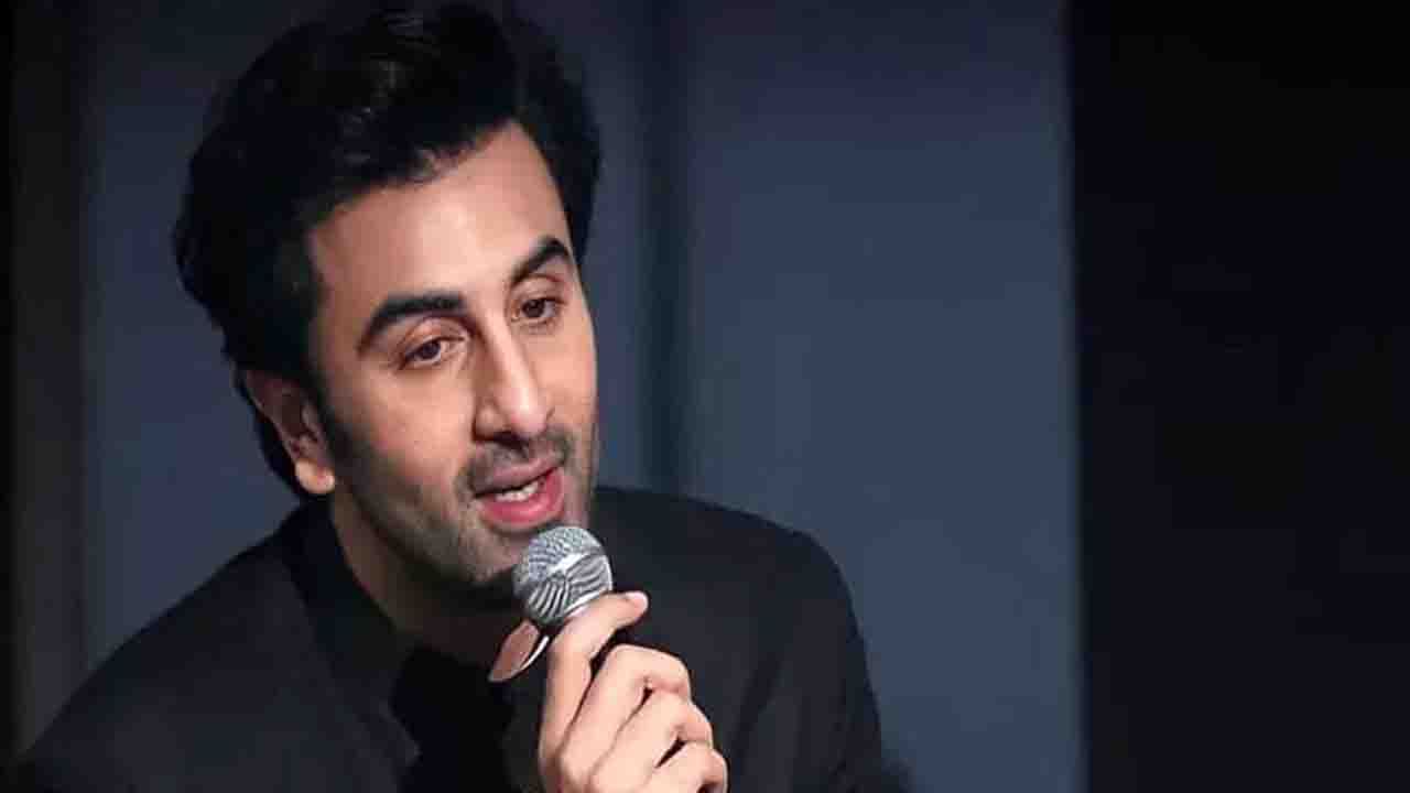 Ranbir Kapoor: রণবীর ক্লাস টেনে পেয়েছিলেন ৫৬% নম্বর, বাবা ও ঠাকুরদার লেখাপড়া নিয়ে কী বলেছেন অভিনেতা?