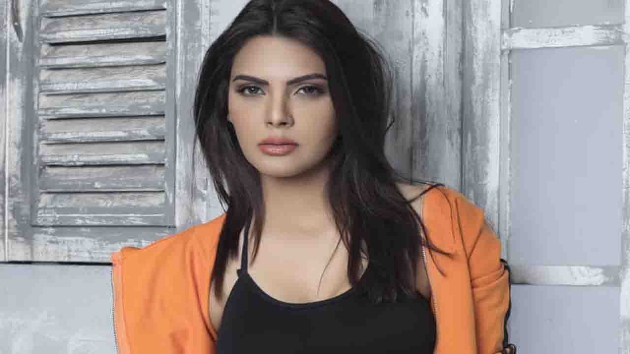 Sherlyn Chopra: ওঁর স্বামীর মতো আমি পুরো নগ্ন হইনি, তাও দীপিকা আমাকে দেখে 'লুক' দিয়েছিল: শর্লিন চোপড়া