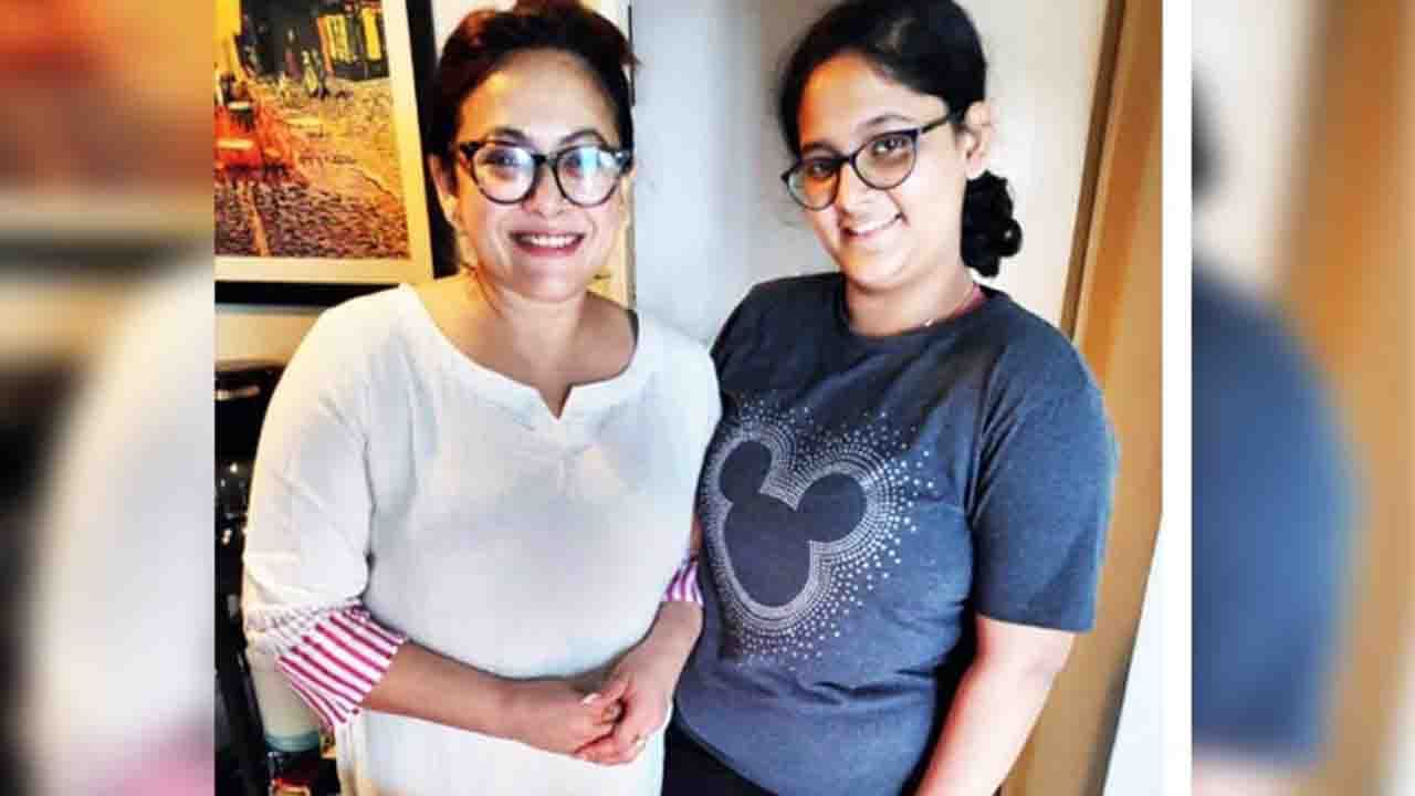 Sreelekha Mitra: ক্লাস টেনের বোর্ড পরীক্ষায় দারুণ রেজ়াল্ট, ভবিষ্যতে কী হতে চায় শ্রীলেখার কন্যা?