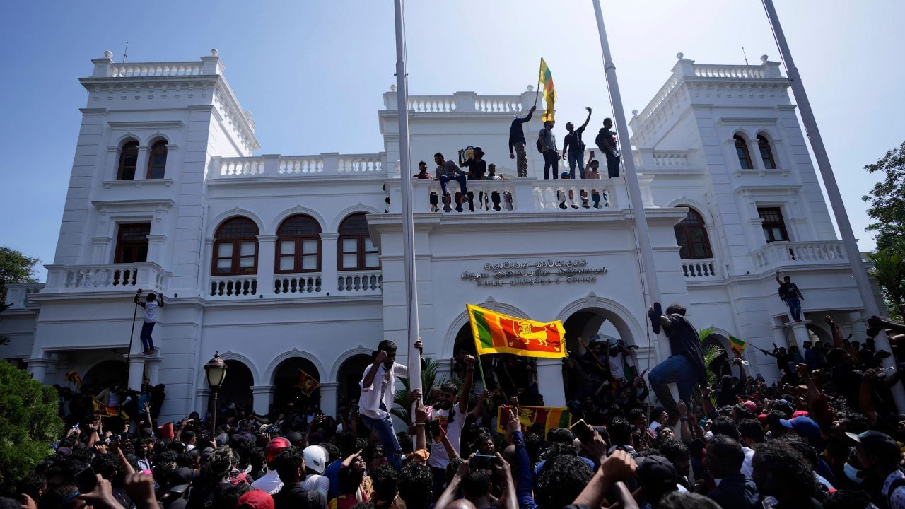 Sri Lanka Crisis: শান্তি নেই মলদ্বীপেও, আত্মগোপন করতে গিয়ে গোতাবায়াই ছড়িয়ে দিলেন বিক্ষোভের আঁচ