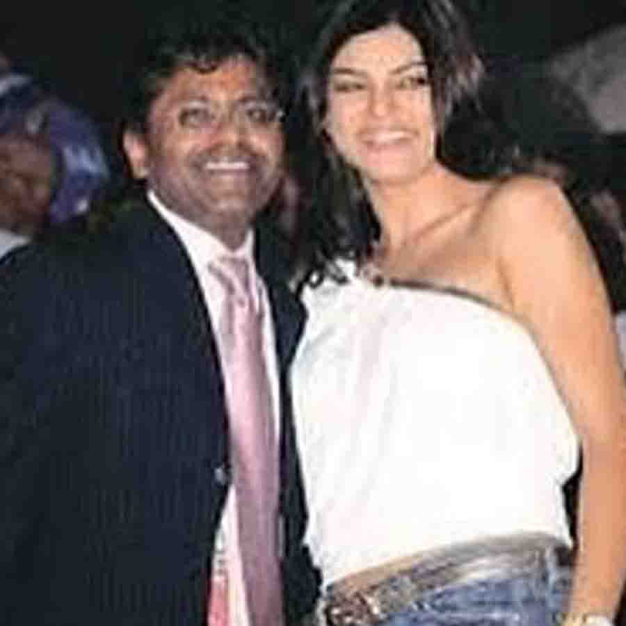 অনেকে মনে করেন ললিত মোদী রোম্যান্টি মানুষ। এর আগে পরিবারের বিরুদ্ধে গিয়ে ৯ বছরের বড় মিনাল সাগ্রানিকে বিয়ে করেছিলেন ললিত। পরবর্তীতে অবশ্য পরিবার তাঁদের মেনে নিয়েছিল। ১৯৯১ সালে তাঁরা বিয়ে করেন। তাঁদের দুই সন্তান, ছেলে রুচির মোদী ও মেয়ে আলিয়া মোদী।