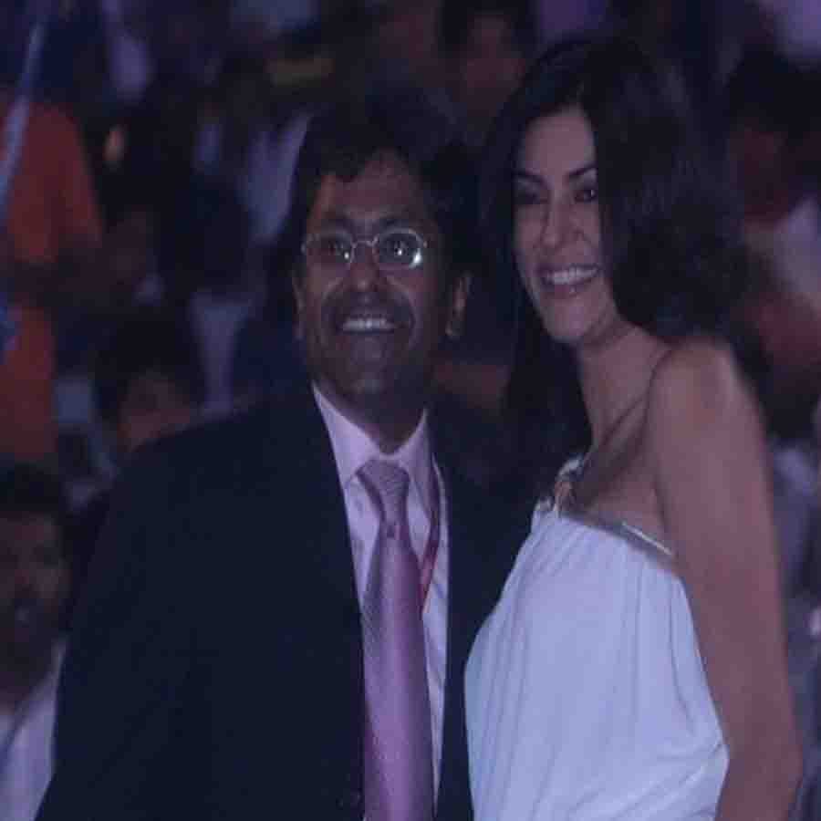 এদিকে ললিত যে পোস্ট করেছেন, তাতে রয়েছে সুস্মিতাকে আগামীতে বিয়ে করার উল্লেখ। কে এই ললিত মোদী জানেন? তিনি ক্রিকেট দুনিয়ার বাদশা। একটা সময় তিনি ছিলেন ইন্ডিয়ান প্রিমিয়ার লিগের হর্তা-কর্তা-বিধাতা। তিনিই ছিলেন জন্মদাতা। 