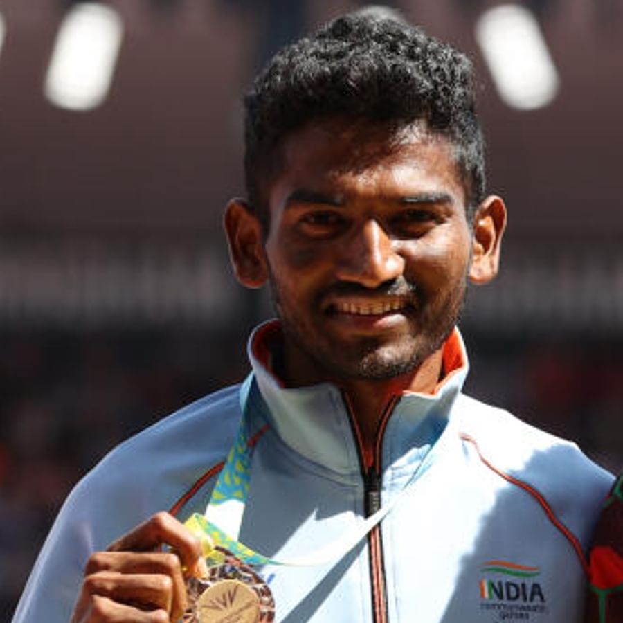 As a sepoy of the 5th battalion of the Indian Army, he was once posted in Siachen, Glacier, Sikkim and Rajasthan.  From there to track and field.  Presently Avinash is Naib Subedar in Indian Army.  (Photo-Twitter)