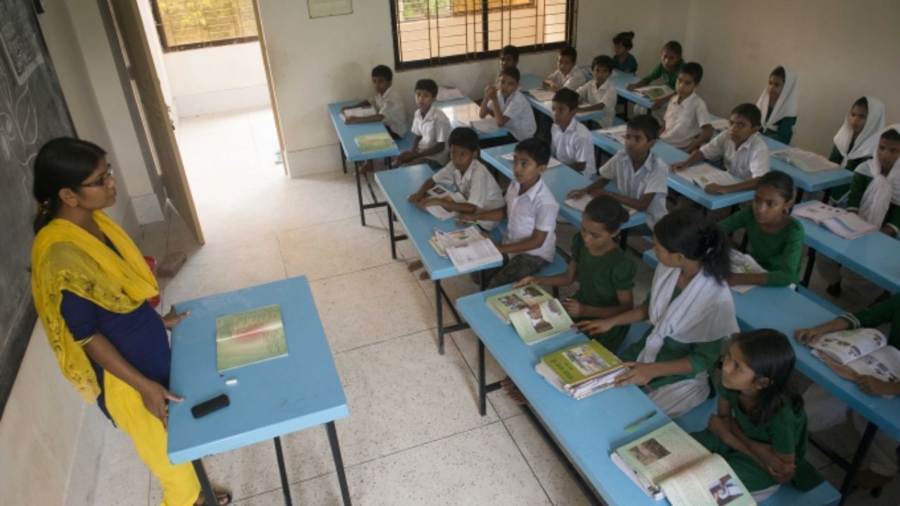 Bangladesh News: অর্থনৈতিক সংকট কি আসন্ন? বিদ্যুৎ বাঁচাতে শিক্ষাপ্রতিষ্ঠান নিয়ে বড় সিদ্ধান্ত নিতে পারে সরকার