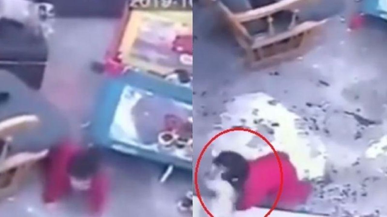 Viral Video আর একটু হলেই সিঁড়ি থেকে গড়িয়ে পড়ত একরত্তি, টেনে