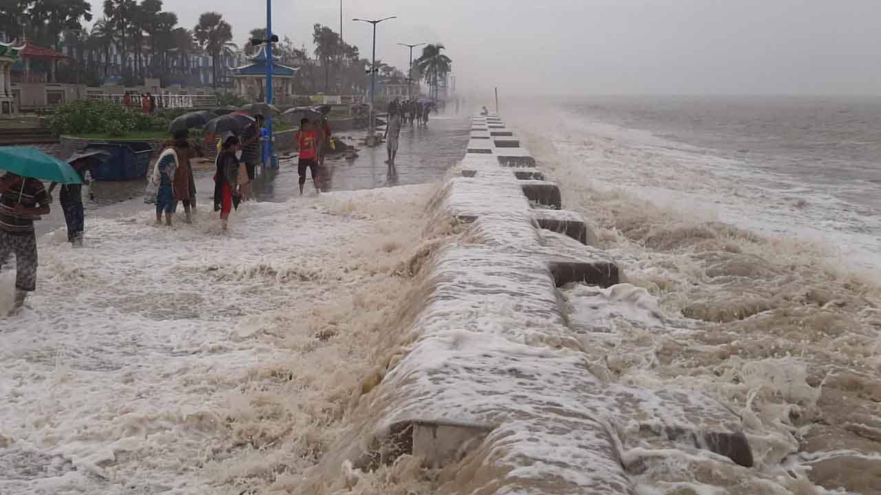 Digha Sea Beach: নিম্নচাপ সরলেও উথাল-পাতাল দিঘার সমুদ্র, উপকূলে সতর্ক প্রশাসন