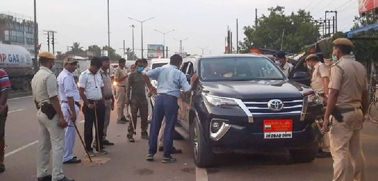 CID: দিল্লি-অসমে পুলিশি বাধার মুখে বাংলার সিআইডি, লোকসভার কক্ষত্যাগ করলেন তৃণমূল সাংসদরা