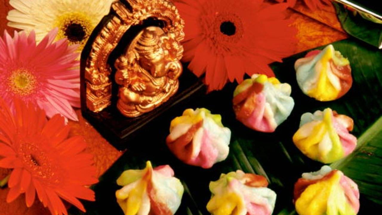 Ganesh Chaturthi: সামনেই গণেশ চতুর্থী; ভগবানকে ২১টা মোদক নিবেদন করতে ভুলবেন না যেন!