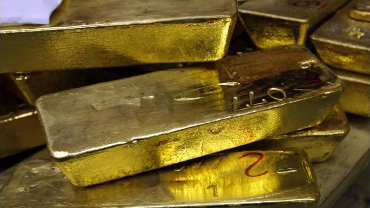 Gold Smuggling: জিভের নীচে, অন্তর্বাসের মধ্যে লুকনো লক্ষাধিক টাকার সোনা, ধরা পড়ল কলকাতা বিমানবন্দরে