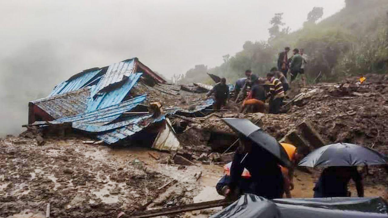 Himachal Pradesh: মেঘভাঙা বৃষ্টি, হড়পা বান, ভূমিধস- প্রকৃতির রোষানলে হিমাচল, একদিনেই মৃত ২২, নিখোঁজ ৫