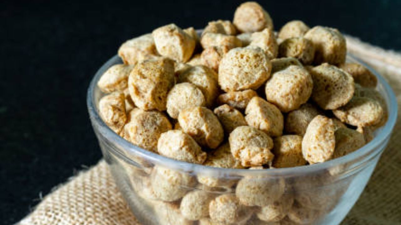 Soya Bean নিরামিষ খাবার খেতে ভালবাসেন? প্রোটিনের চাহিদা মেটাতে এই খাবারকে অবশ্যই পাতে রাখুন