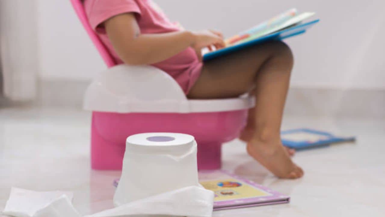 Constipation in Kids: মলত্যাগের সময় কষ্ট পায় আপনার বাচ্চা? প্রতিকারের পথ দেখালেন শহরের বিশিষ্ট চিকিৎসক