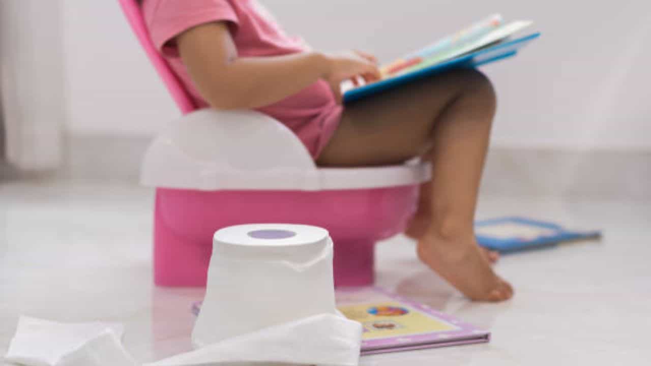 Constipation in Kids: মলত্যাগের সময় কষ্ট পায় আপনার বাচ্চা? প্রতিকারের পথ দেখালেন শহরের বিশিষ্ট চিকিৎসক Constipation in Kids: মলত্যাগের সময় কষ্ট পায় আপনার বাচ্চা? প্রতিকারের পথ দেখালেন শহরের বিশিষ্ট চিকিৎসক