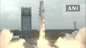 ISRO Rocket Launch: বাধা-বিপত্তি কাটিয়েই সফল ইসরোর ক্ষুদ্রতম রকেটের উৎক্ষেপণ, মহাকাশে পৌঁছল পড়ুয়াদের তৈরি স্যাটেলাইটও