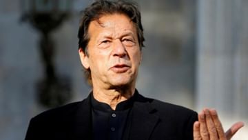 Imran Khan: ইমরানের সঙ্গে বৈঠক করতে গিয়ে বিপাকে প্রাক্তন পুলিশকর্তা! ঠাঁই হল শৌচাগারে