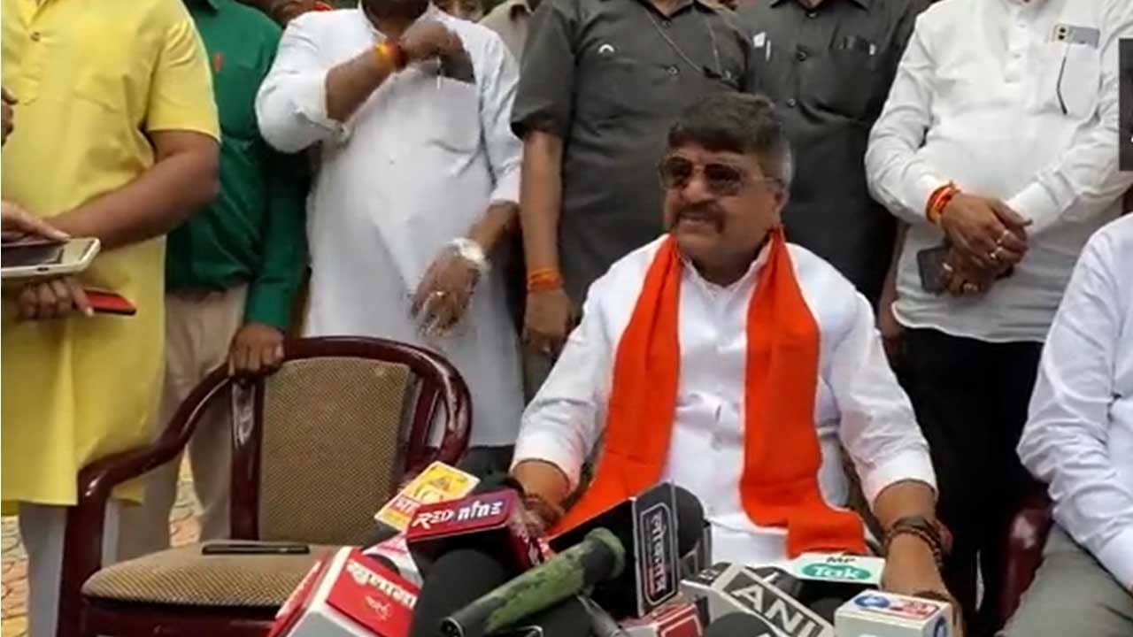 Kailash Vijayvargiya:  ‘মহিলারা যে ভাবে বয়ফ্রেন্ড বদল করে…’, নীতীশকে কটাক্ষ করে বিতর্কে কৈলাশ