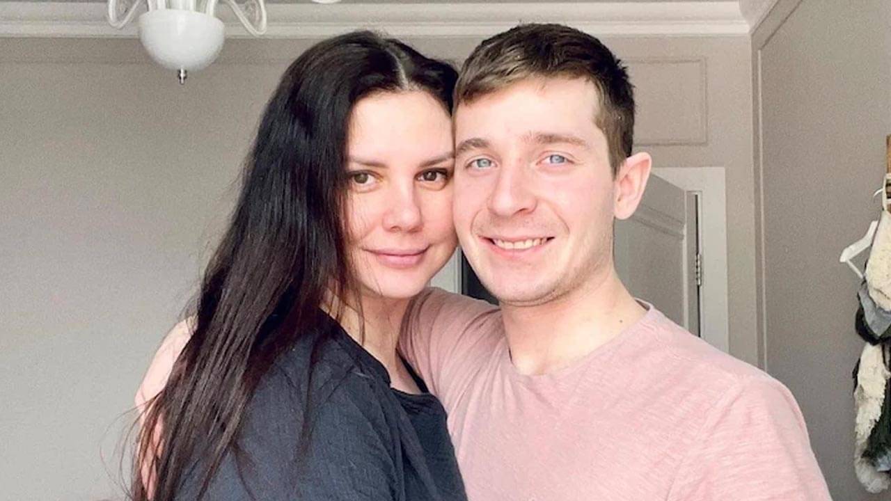 Bizarre Relation: মায়ের পেটে সৎছেলের সন্তান! এ বার দ্বিতীয় সন্তানের মা হবেন