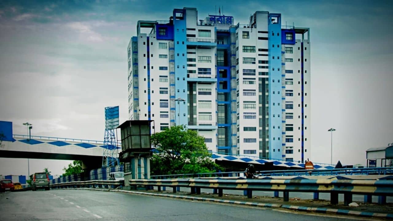 Nabanna: সরকারি আধিকারিকদের বিদেশ সফরেও এবার নজর নবান্নের