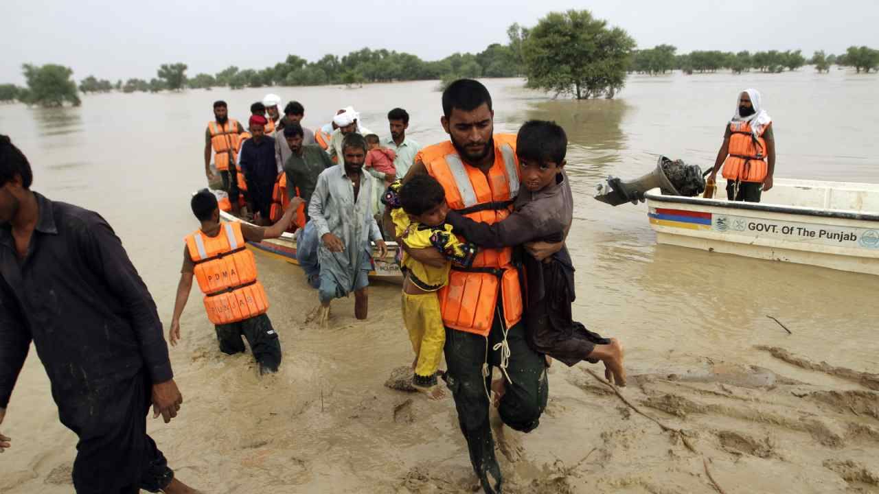 Pakistan Floods: 'অকল্পনীয় সংকট, শুষ্ক জমিই নেই', বন্যায় হাবুডুবু খাচ্ছে পাকিস্তান, মৃত বেড়ে ১০৬১