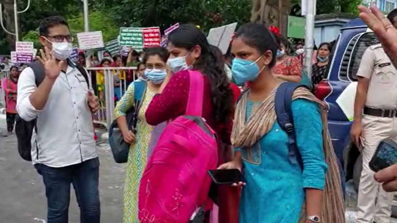 Swastha Bhaban: নিয়োগের দাবিতে নার্সিং স্টাফদের বিক্ষোভ, উত্তপ্ত স্বাস্থ্য ভবন চত্বর