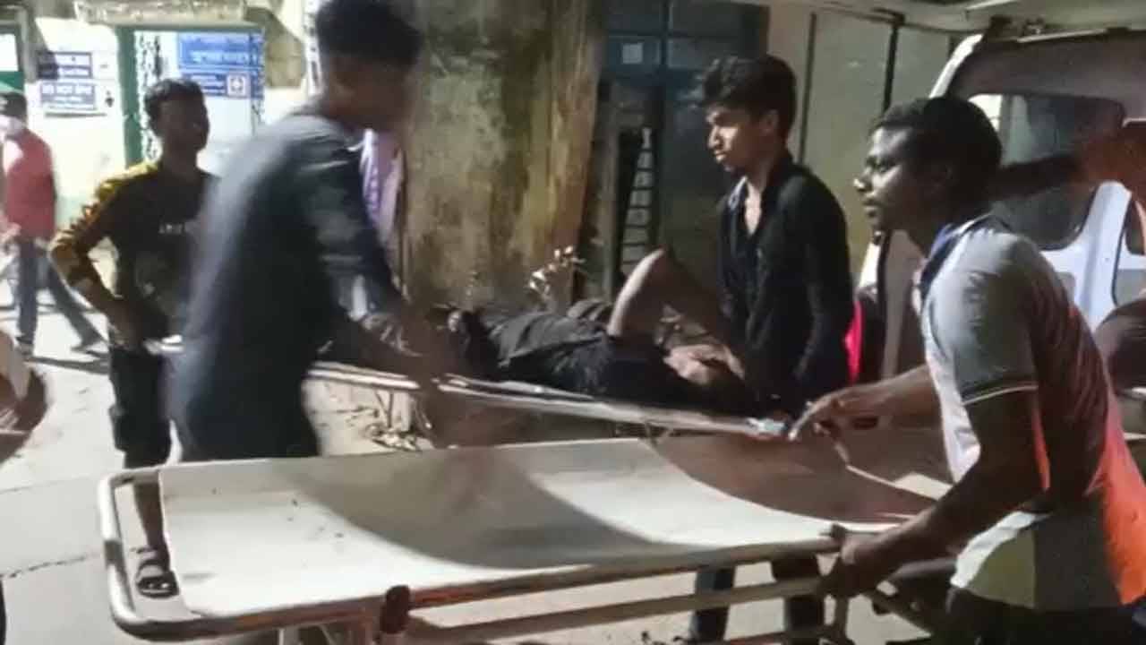 Purulia Accident: মোটর ভ্যান ও বাইকের মুখোমুখি সংঘর্ষ, আহত ৫ জনই আশঙ্কাজনক