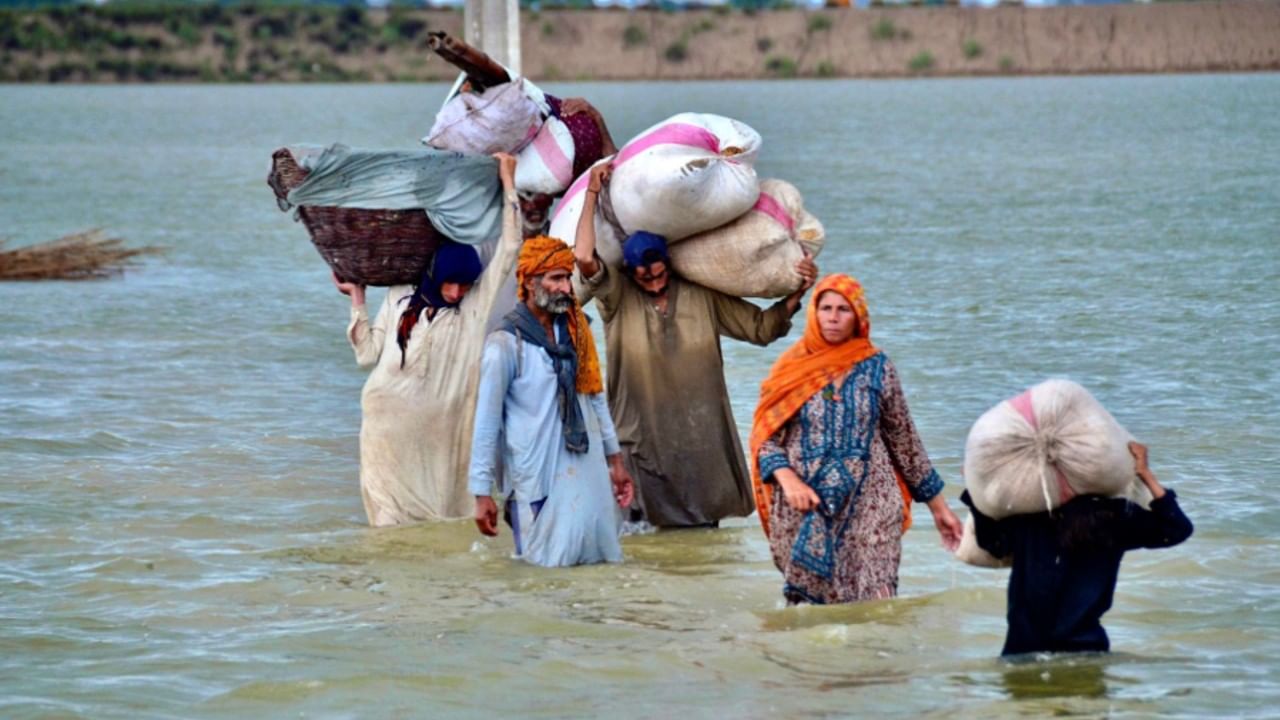 China Sending Aid To Pakistan : ভয়াবহ বন্যার কবলে 'বন্ধু' দেশ, বৃহত্তম সামরিক বিমানে ত্রাণ পাঠাচ্ছে চিন