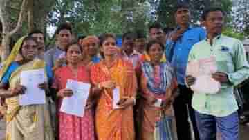 Paschim Medinipur Ration Corruption: রেশনে ওজনে কম দেওয়া হচ্ছে চাল-ডাল, গ্রামবাসীদের বিক্ষোভের মুখে ভুল স্বীকার ডিলারের