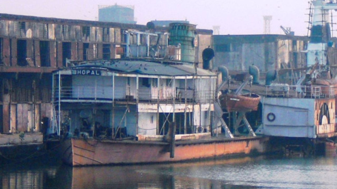 Paddle Steamer: ব্রিটিশ আমলের একমাত্র প্যাডেল স্টিমার কলকাতায়, এবার পুজোয় ক্রুজে সওয়ার হওয়ার সুযোগ