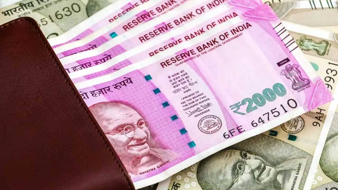 SBI ATM franchise: এককালীন ৫ লক্ষ টাকা বিনিয়োগ করে মাসে ৬০-৭০ হাজার টাকাও রোজগার করতে পারেন, জানেন কীভাবে?