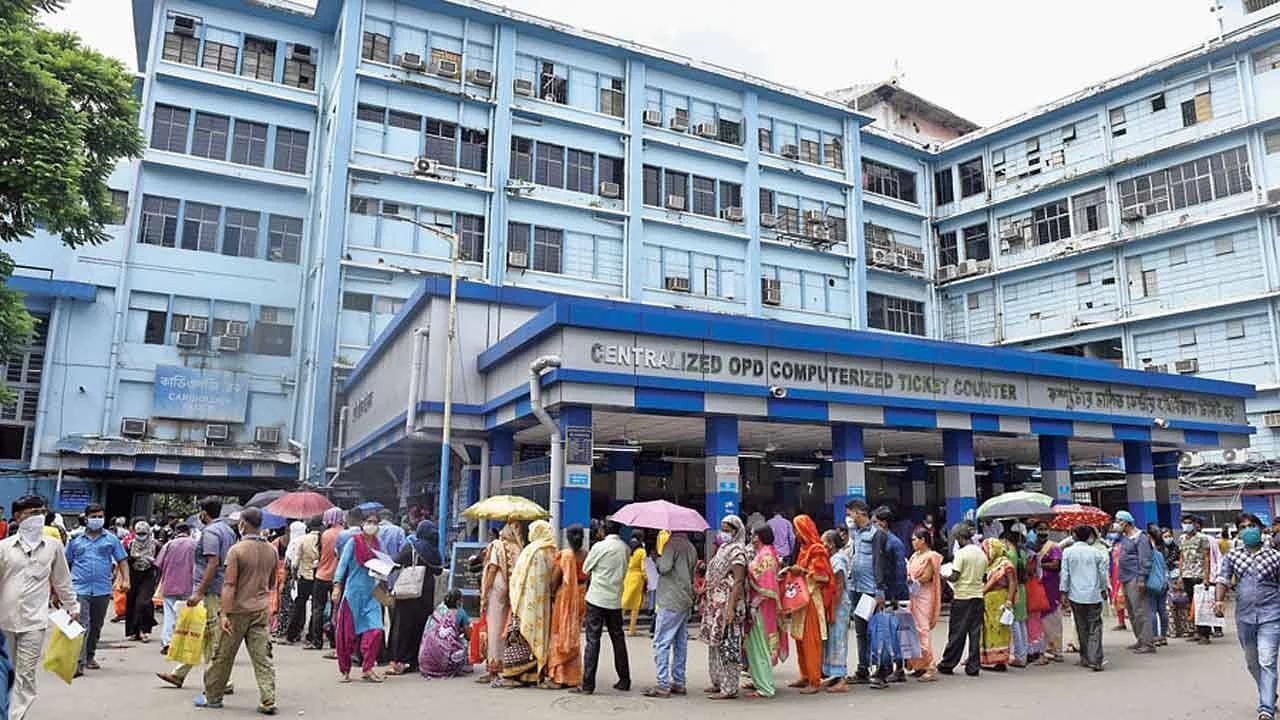 SSKM Hospital: স্বাধীনতা দিবস উদযাপনের নির্দেশিকায় 'ভুল', পরে সংশোধন, বিতর্ক পিছু ছাড়ছে না SSKM-এর