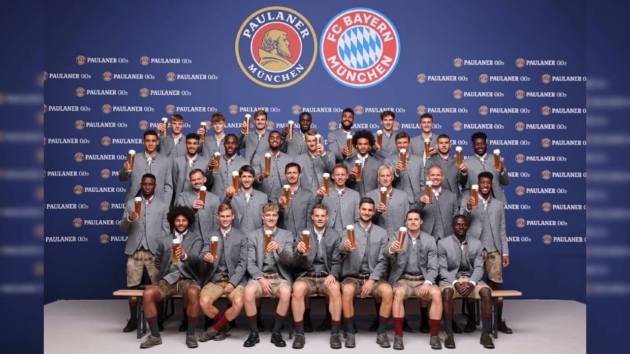 Sadio Mane: সতীর্থদের হাতে বিয়ারের গ্লাস, নজর কাড়লেন সাদিও মানে