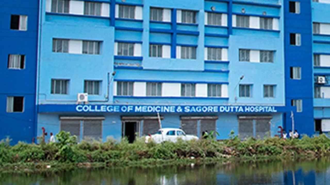 Sagar Dutta Medical College Hospital: র‍্যাগিংয়ের প্রতিবাদ করায় 'নিগৃহীত' ফাইনাল ইয়ারের ছাত্র, কাঠগড়ায় তৃণমূল ছাত্র পরিষদ