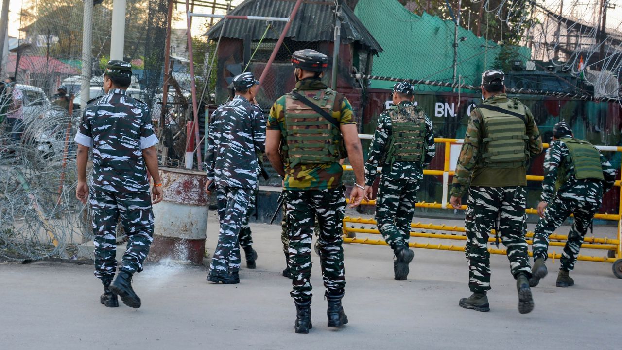 Kashmir Attack: সোপিয়ানে নিরাপত্তা বাহিনীকে লক্ষ্য করে গ্রেনেড, অন্ধকারে পালিয়ে গিয়েছিল জঙ্গিরা, জানাল পুলিশ