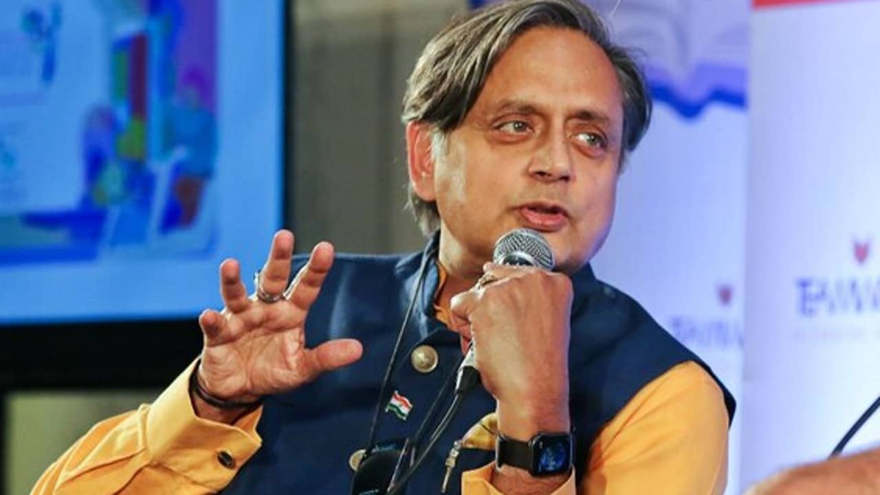 Shashi Tharoor On Congress President Election : আমিও হিন্দিতে কথা বলতে পারি’, শশীর মন্তব্যে জল্পনা
