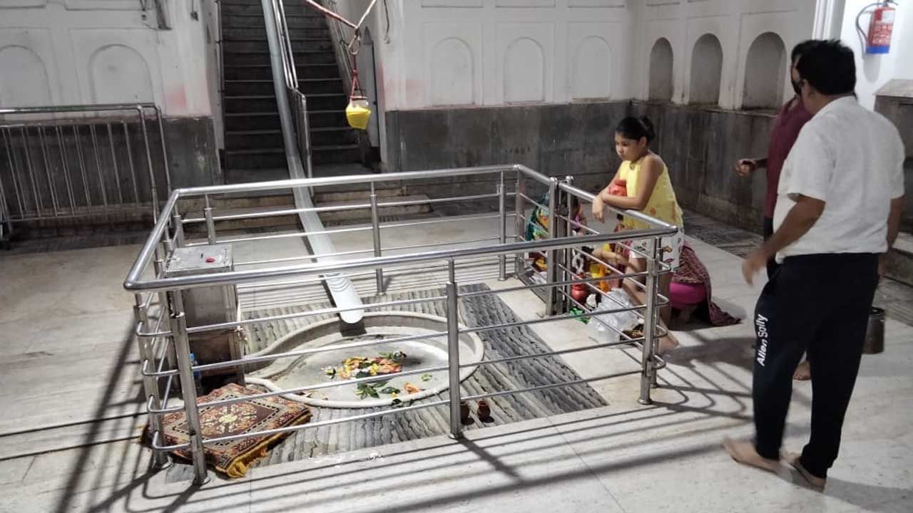 Jalpeswar Temple: গর্ভগৃহে প্রবেশ নয়, জল্পেশ মন্দিরে জল ঢালার বিকল্প ব্যবস্থা করছে প্রশাসন