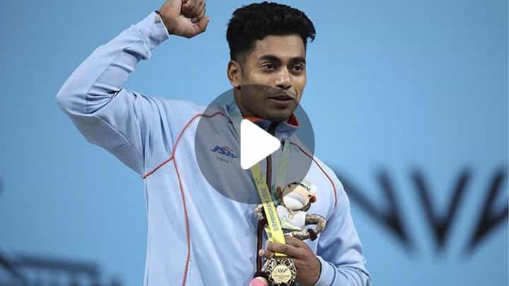 Achinta Sheuli CWG 2022: ঘরে ফিরল সোনার ছেলে, অচিন্ত্যর মাথায় এখন অলিম্পিক Achinta Sheuli CWG 2022: ঘরে ফিরল সোনার ছেলে, অচিন্ত্যর মাথায় এখন অলিম্পিক