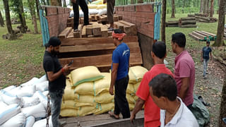 Jalpaiguri: ছাত্র ও শিক্ষকদের একাংশের বিক্ষোভে অসুস্থ হয়ে হাসপাতালে ভর্তি হলেন কমার্স কলেজের অধ্যক্ষ