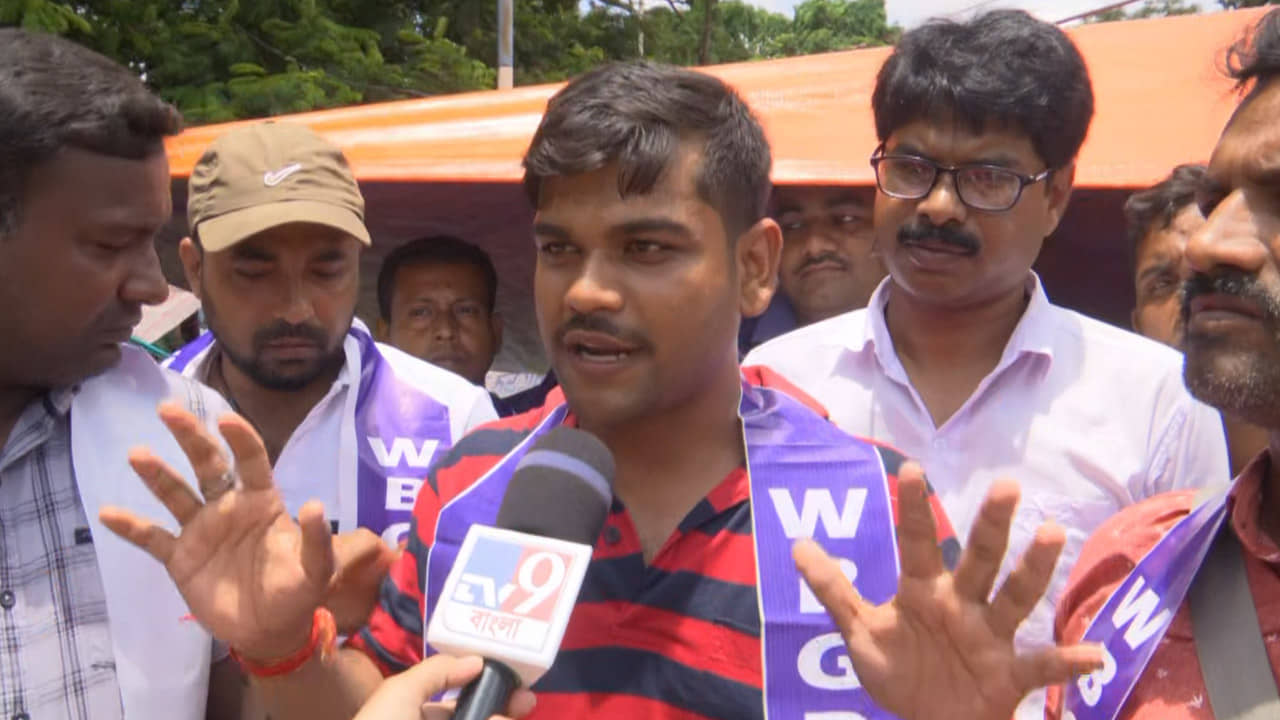 Group D: SSC ও SLST-র পর এবার চাকরির দাবিতে আন্দোলনে গ্রুপ ডি-র চাকরিপ্রার্থীরা