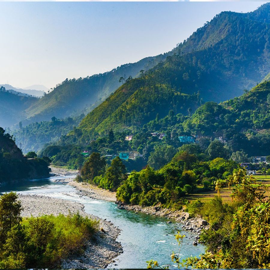 অফবিট জায়গায় যাব কেন? এক স্থানীয় জায়গাগুলিতে আর্থিক উন্নতি ও স্থানীয়দের উত্‍সাহিত করার জন্য যাওয়া উচিত। সঙ্গে না দেখা, না চেনা জায়গার রোমহর্ষক অনুভূতি সঞ্চয় করা প্রয়োজন। সাধারণ পর্যটকদের মত না ভেবে  স্থানীয় মানুষ ও সংস্কডতিকে জানার আগ্রহ থাকলে বেড়িয়ে পড়ুন ব্যাকপ্যাক নিয়ে।
