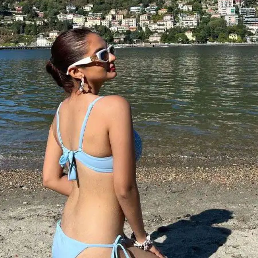 রীতিমতো দাপিয়ে অভিনয় করে গিয়েছেন তিনি। পাশাপাশি অংশ নিয়েছেন 'খতড়ো কি খিলাড়ি'র মতো রিয়ালিটি শো'তেও। অনুষ্কা বাঙালি হলেও জন্ম কিন্তু এ রাজ্য নয়।